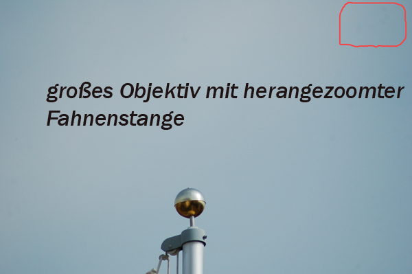 Mit großem Objektiv herangezoomt fotografiert. Flecken kaum sichtbar.
Fotografiere ich ohne gezommt zu haben, sieht man die Flecken genauso wie mit de