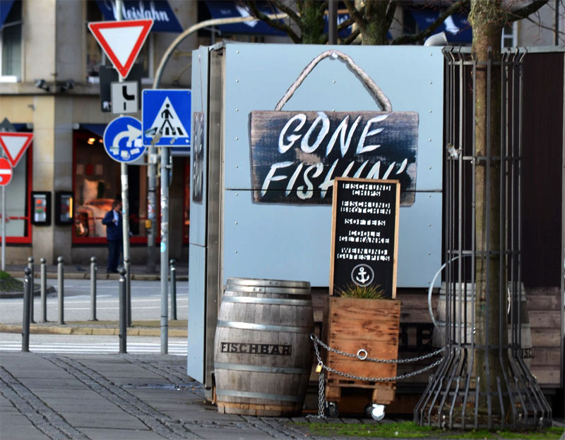 Mitten im Großstadtgewirr am Kleinen Kiel:
Ich bin dann mal weg...

Kiel 0231 fishing