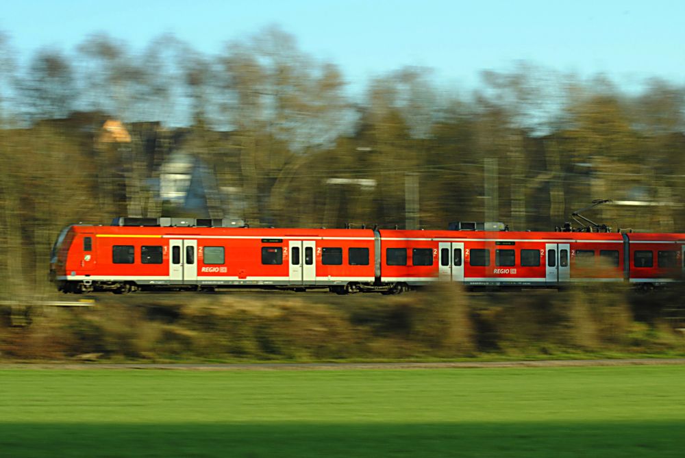 Mitzieher Foto, 425er Triebwagen am 29.11.11 bei Übach-Palenberg