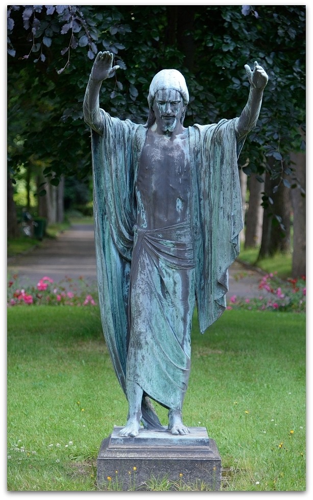 MNE 2686, 20140627
D700 24-120/4,0
Annenfriedhof Dresden (Kesselsdorfer Straße)
