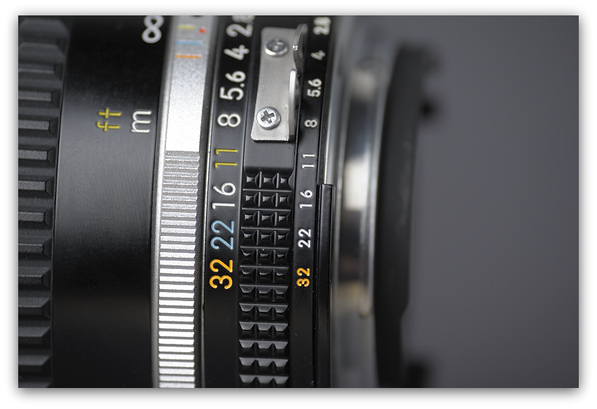 MNE 5657, 131108
D700 24-120/4,0
Blendenring eines Ai-S 135mm/f2,8
Aussparung für die Blendensteuerkurve