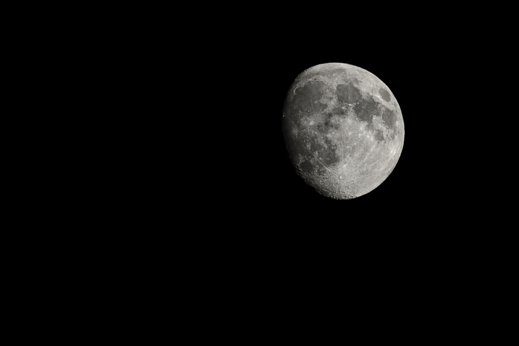 Mond 002