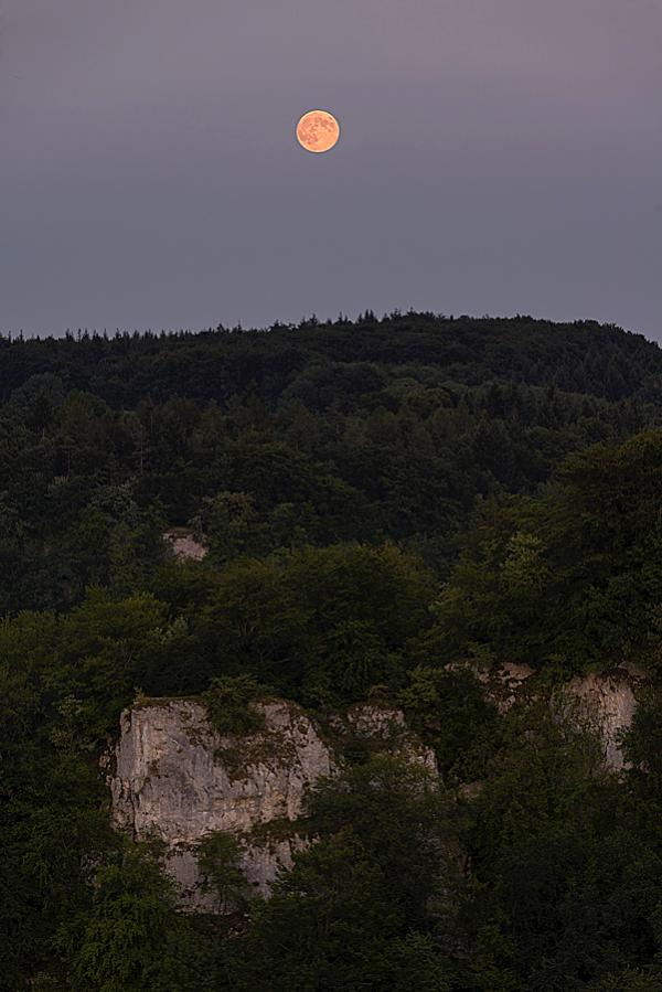 Mond 005