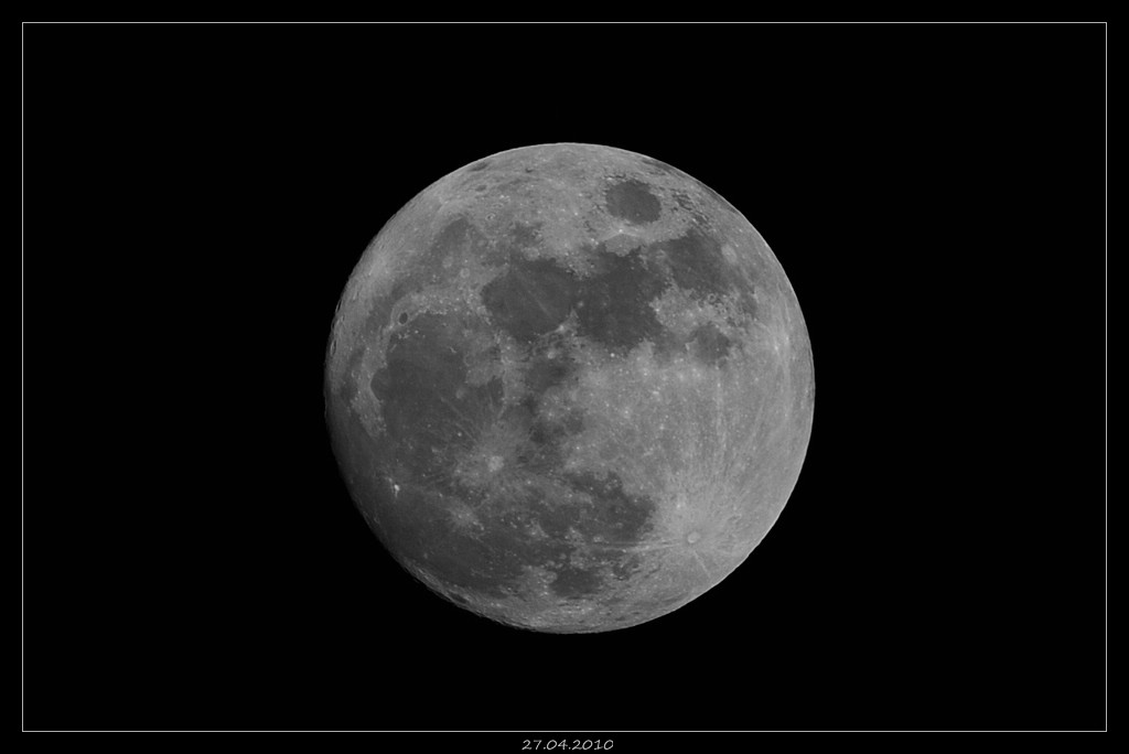 Mond 27.04.2010

Nikon D700 - 600mm - F7.1 - 1/320 Sec. - ISO-200 - Freihand