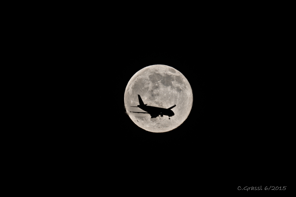 Mond mit Flugzeug vom 2.6.2015