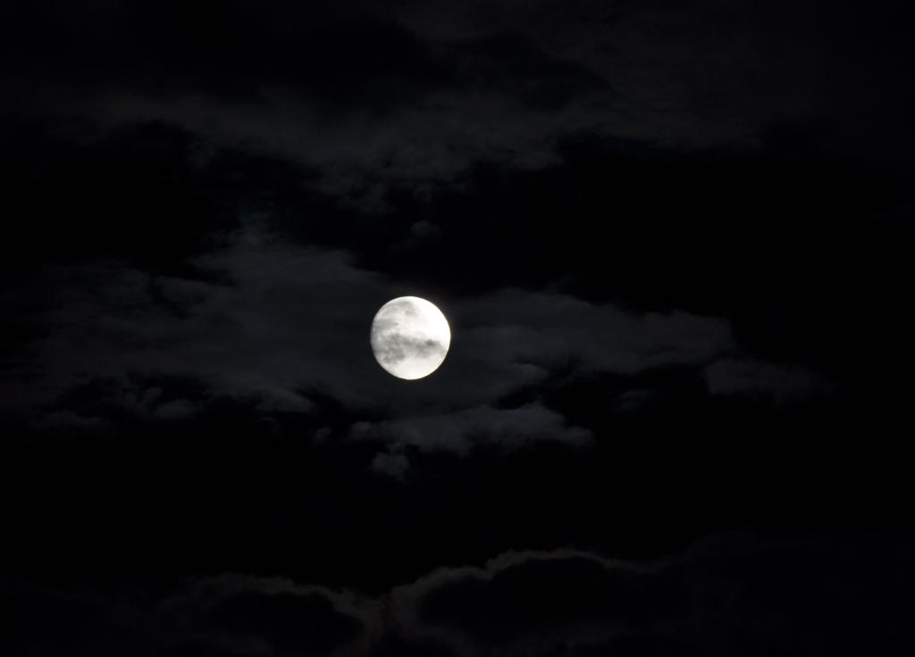 Mond ohne sichtbarer Spiegelung