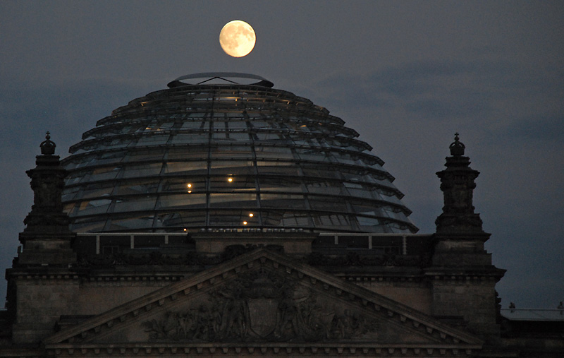 mond reichstag
