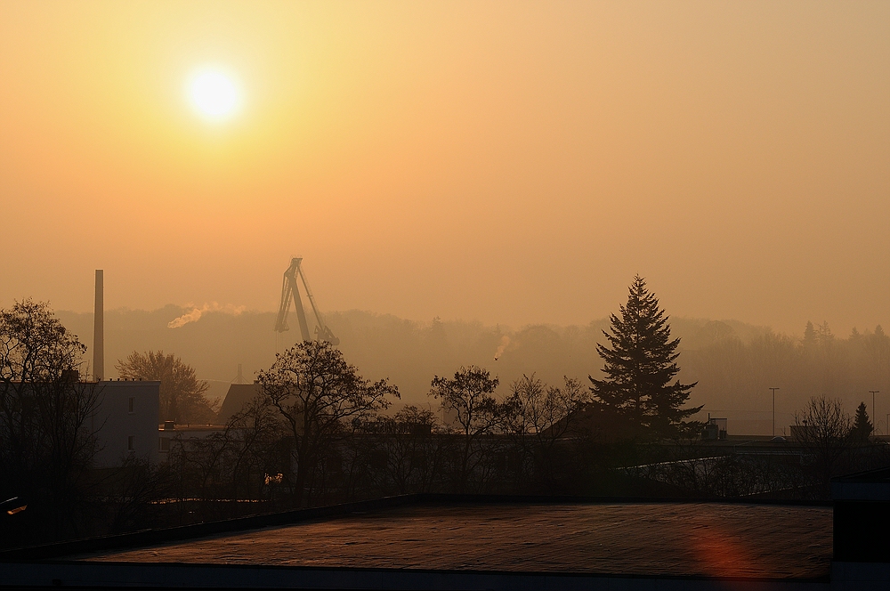 "Morgengrauen" über dem Lübecker Hafen