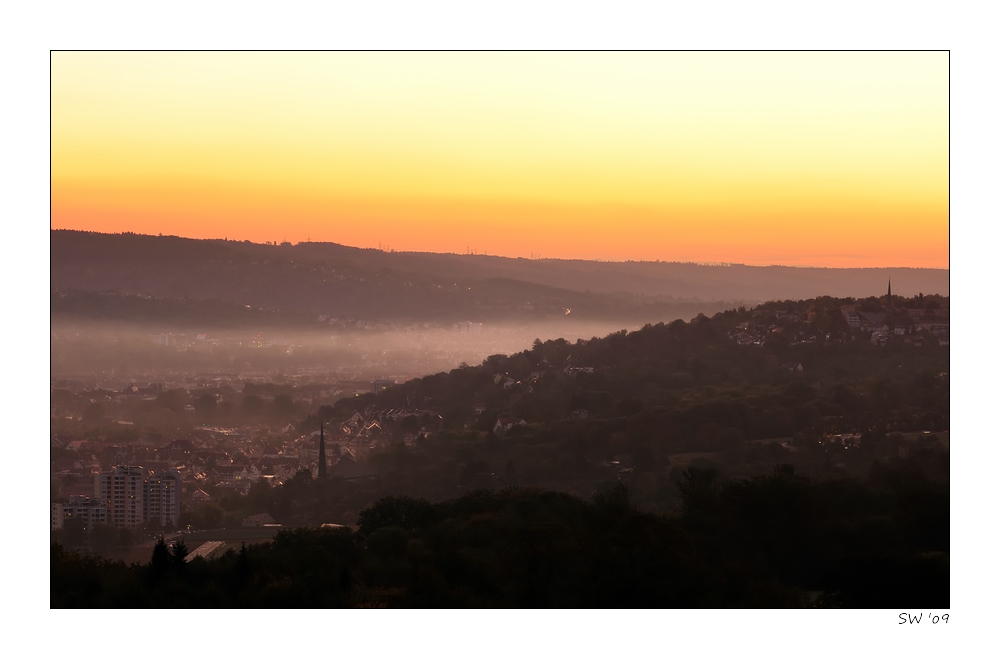 Morgennebel vor Sonnenaufgang über Esslingen