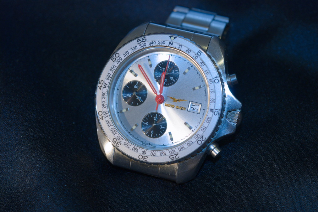 Moto Guzzi Uhr