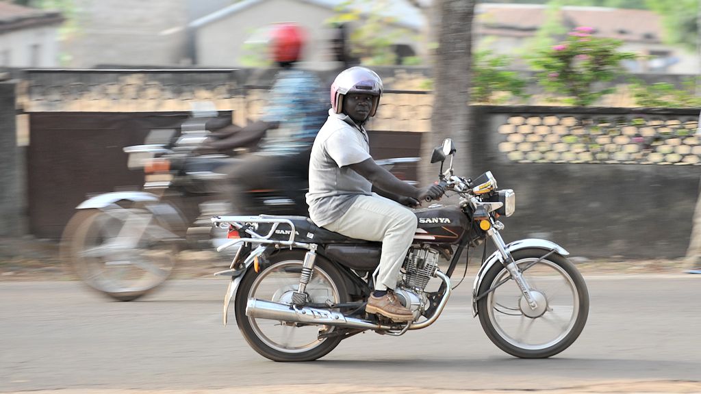 Motorrad in Kara 
4424