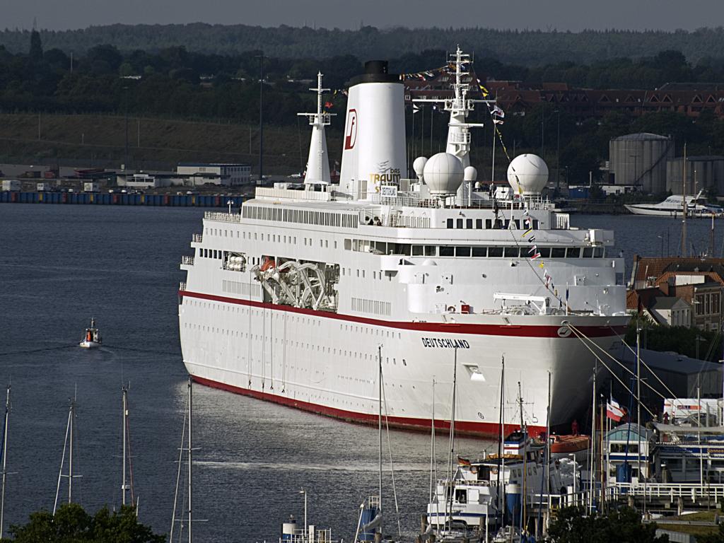MS Deutschland in Travemünde.
