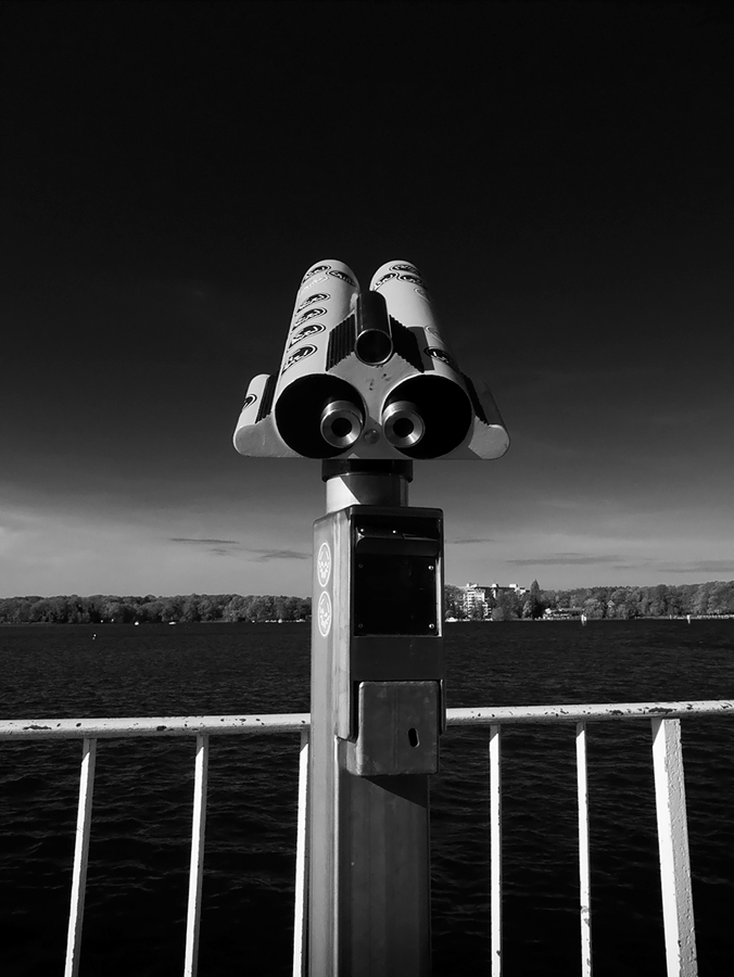 Muenzfernglas am See