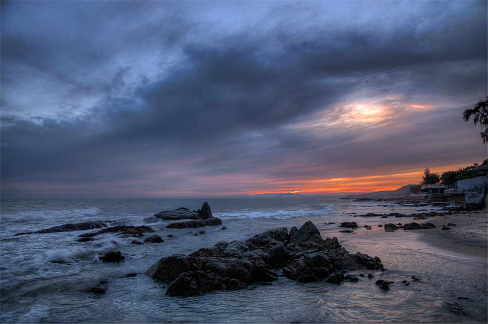 Mui Ne
Meer
Strand
Sonnenuntergang
Kitsch
Felsen
überirdisch