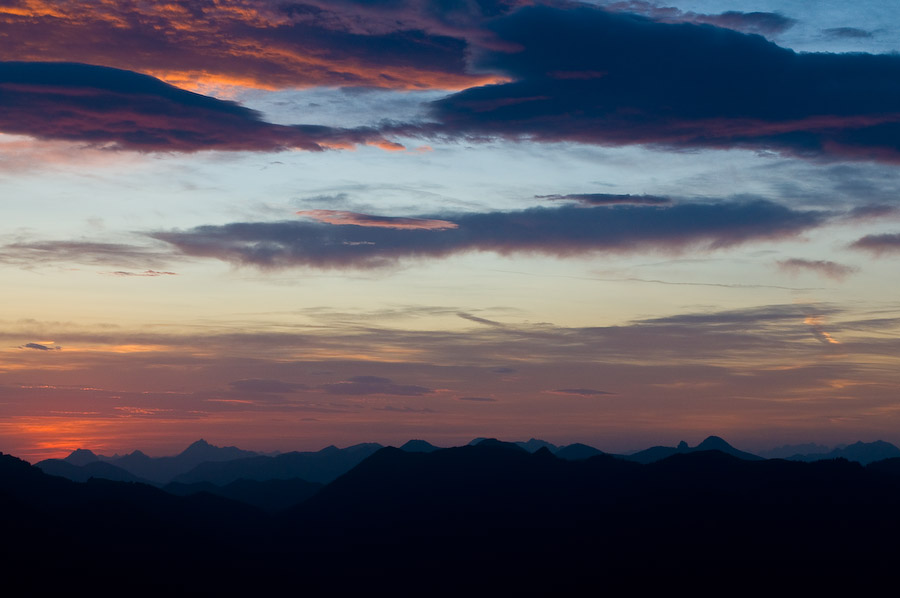 Nacht auf dem Gipfel, Brauneck, Morgenrot
