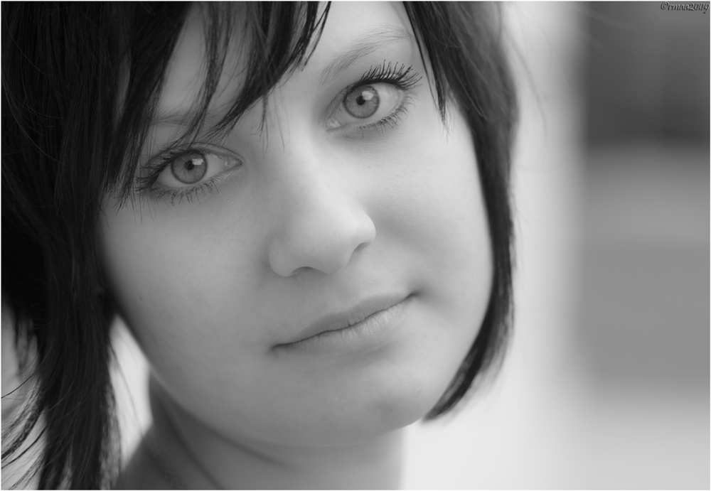 Nadine, Königsplatz München, März 2009

NikonD700 + 135mm/f2DC
raw ISO200 1/400 f4