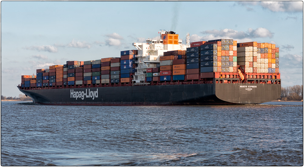 Nagoya Express (Hapag Lloyd)

http://www.hapag-lloyd.com/de/fleet/vessel_31255.html