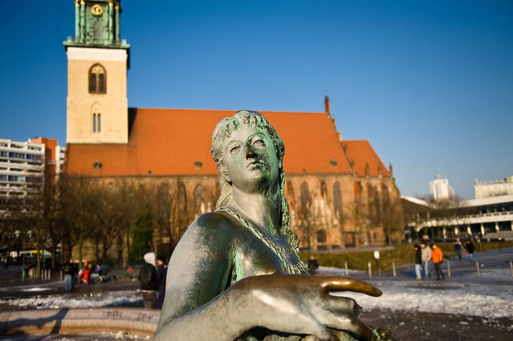 Neptunbrunnen Portait   Klein