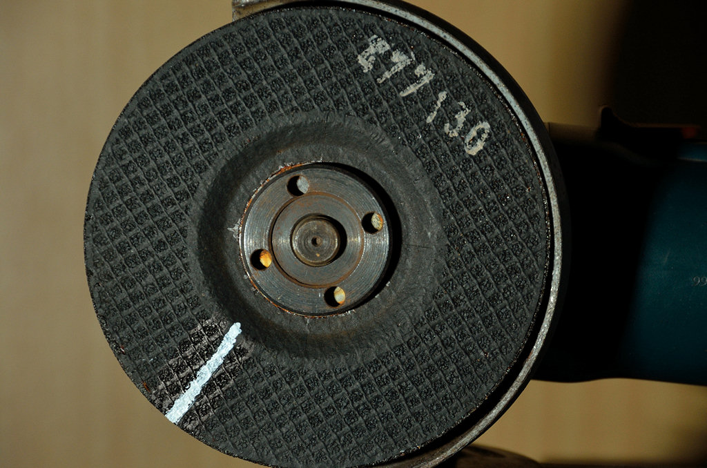 Neuer Kurzzeitblitz
ISO 400 f/8 1/60s
Scheibe im Stillstand