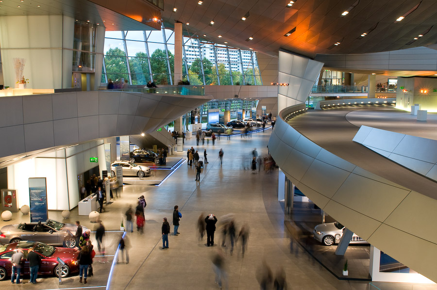 NF-F Treffen BMW-Welt, Andrang am Feiertag