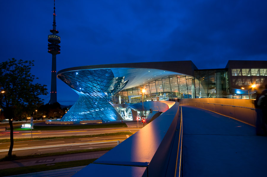 NF-F Treffen BMW-Welt, Brückenschlag
