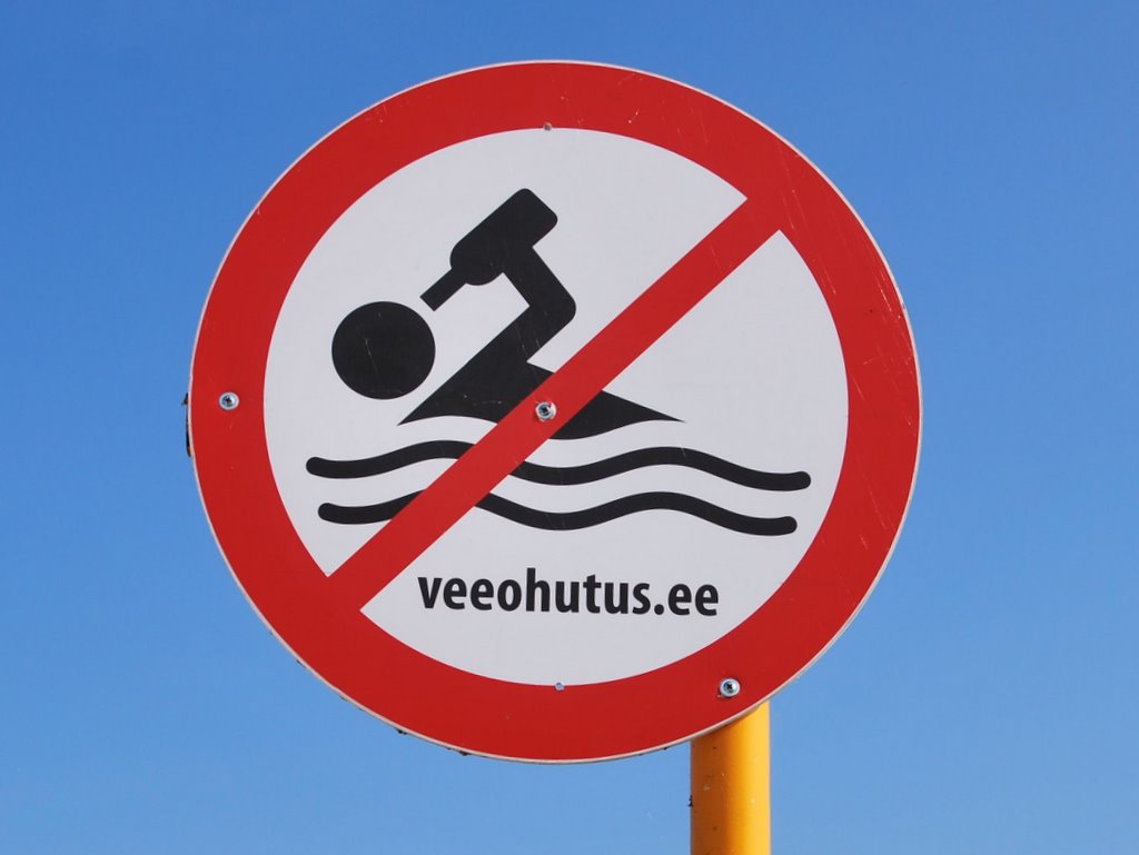 Nicht trinken beim Schwimmen, Saremmaa, Estland