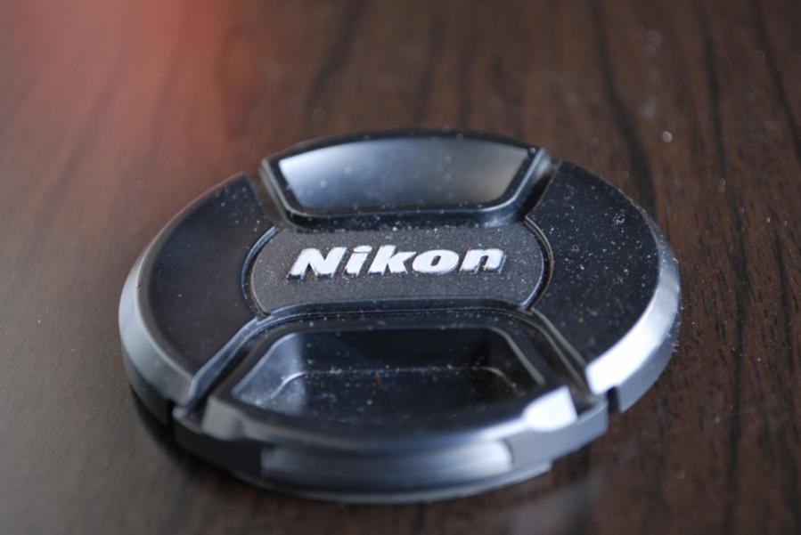 Nikkor 18-55mm nah  (ca. 50mm)=> scharf