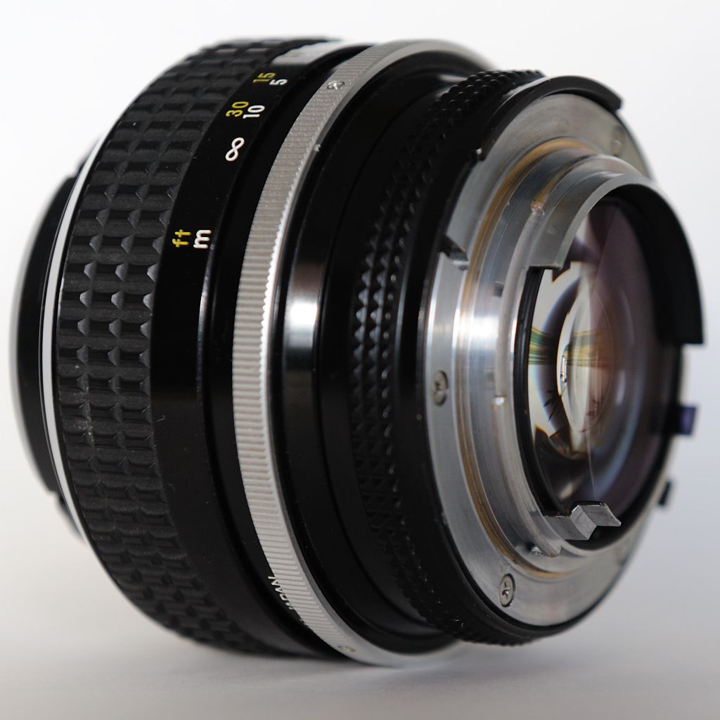 Nikkor MF 55mm f/1.2 Schraeg