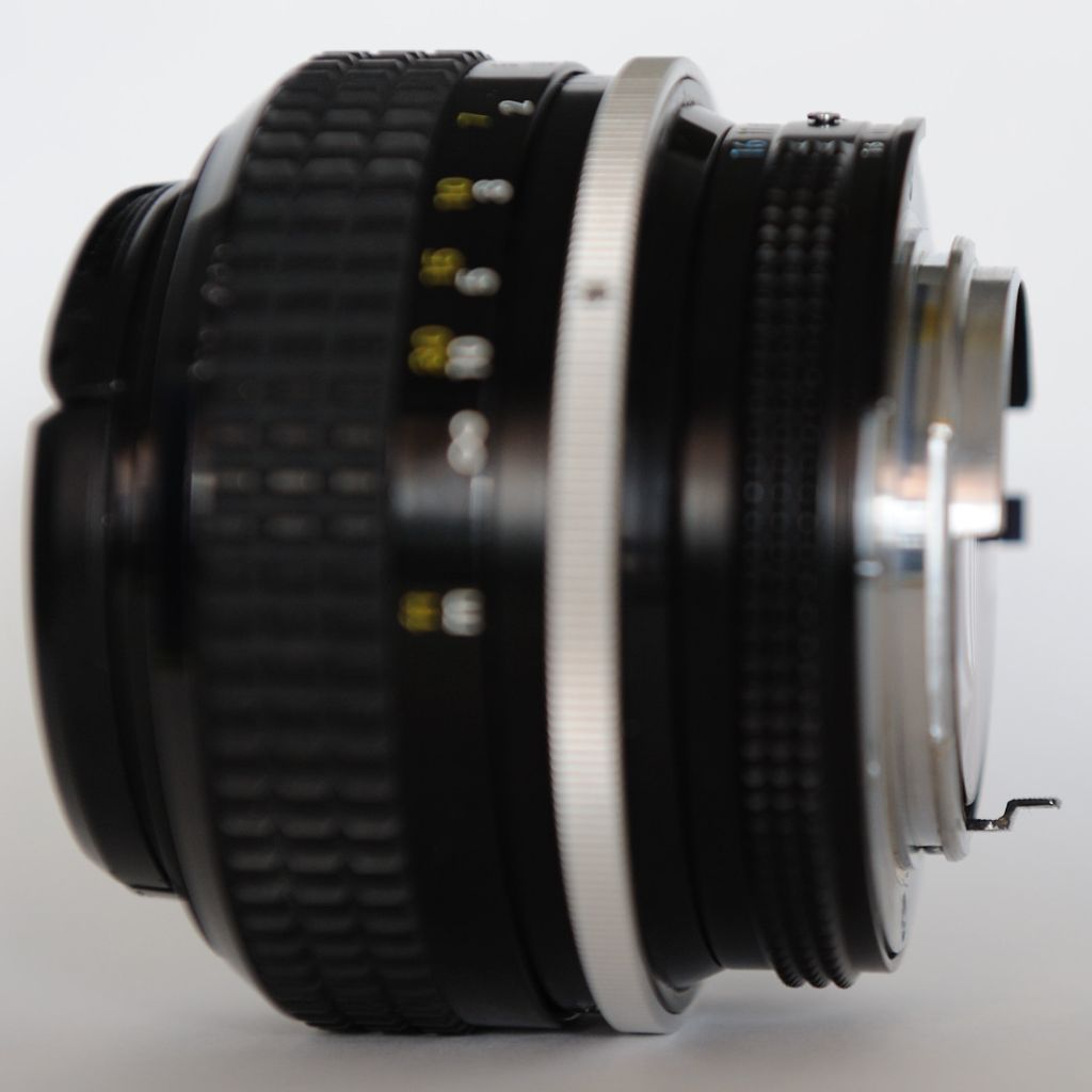 Nikkor MF 55mm f/1.2 Seite