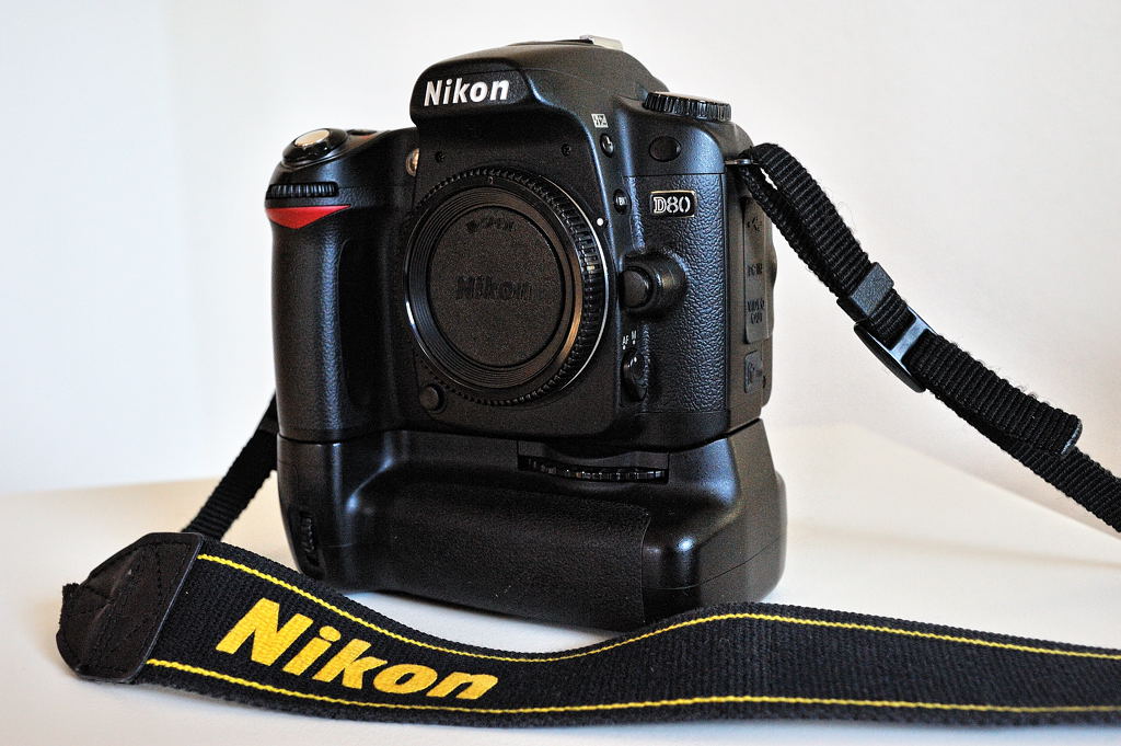 Nikon D80 mit MB-D80