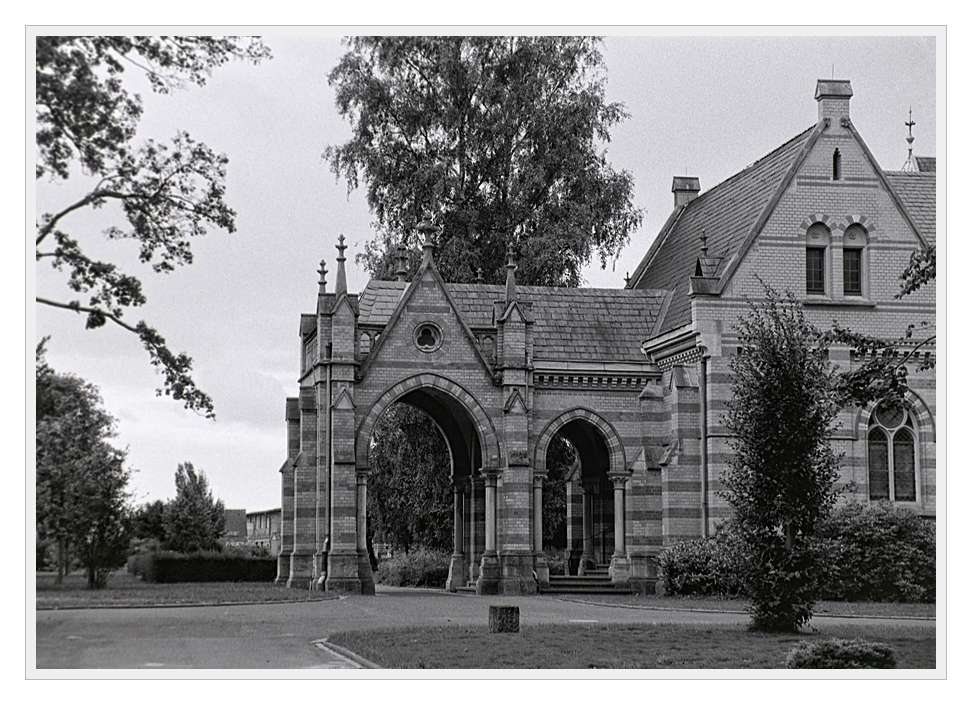Nikon F100, Ilford FP4, Nikkor 135/2.8 AiS