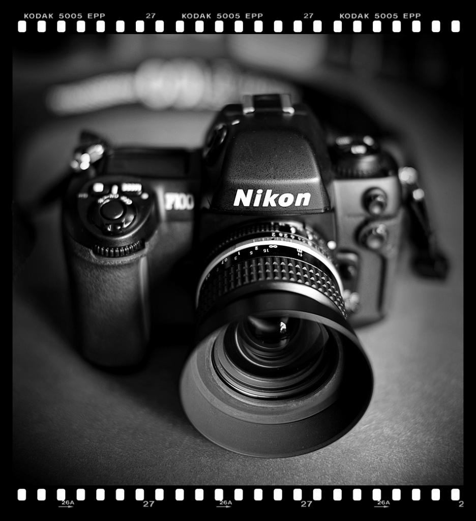 Nikon F100 mit Nikkor 35/2 AiS