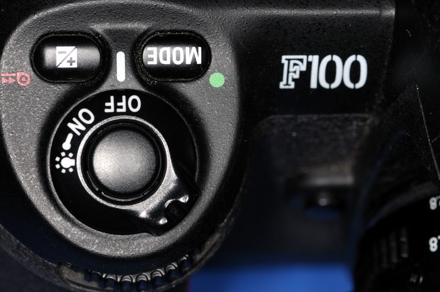 Nikon F100