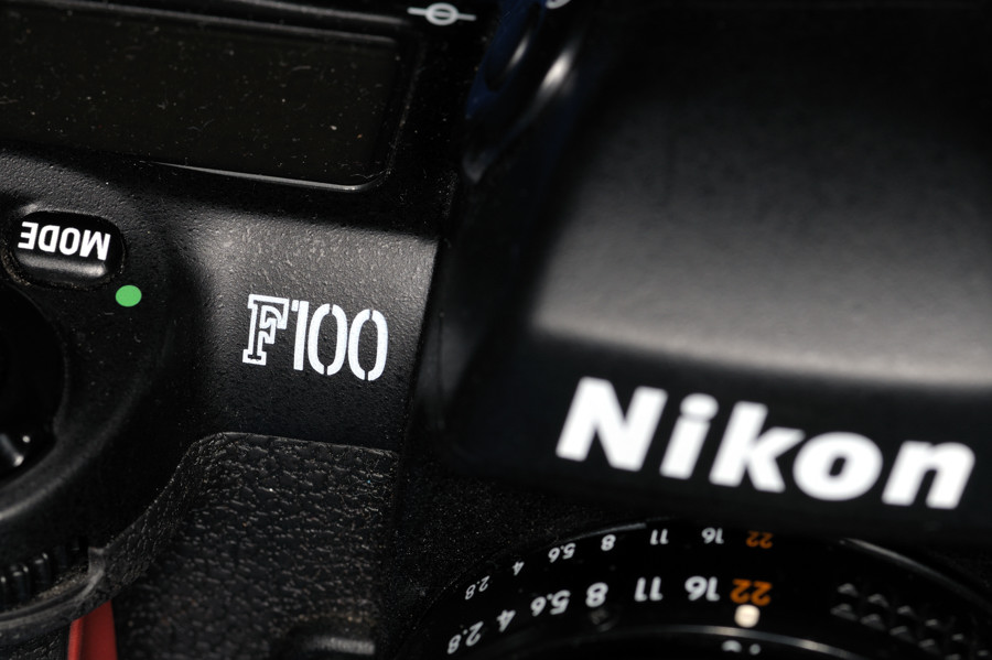 Nikon F100