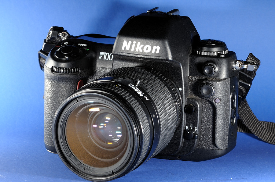 Nikon F100