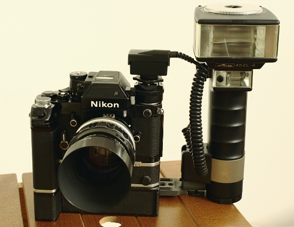 Nikon F2

mit DP3, MD2/MB1, Nikkon 85mm f1,8 Non-Ai, Metz 45CL-4