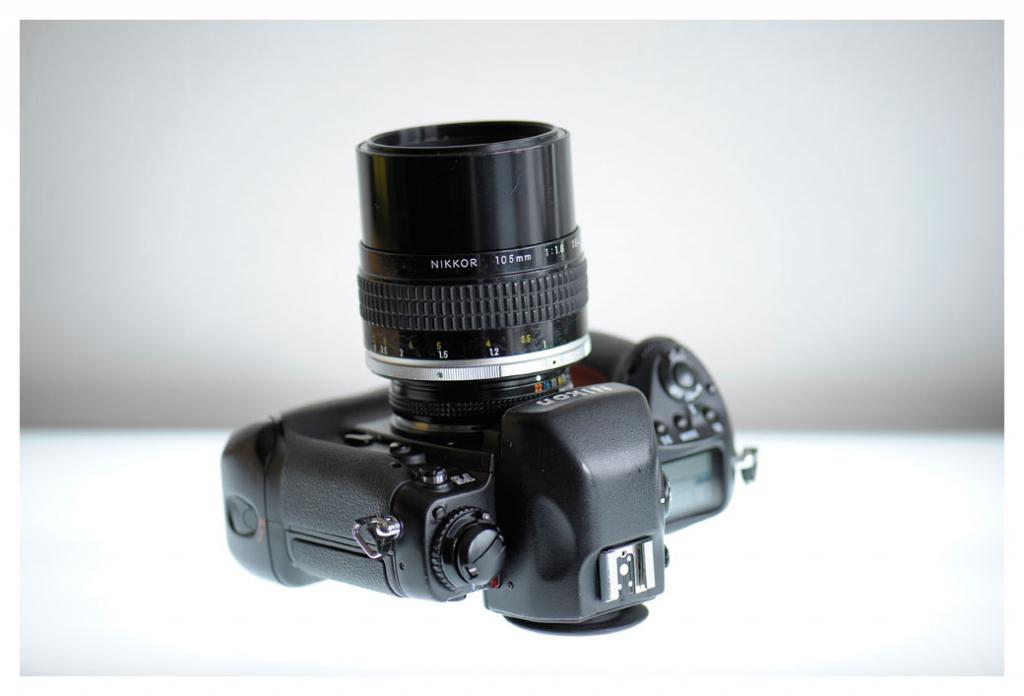 Nikon F5 • AIS 105/1.8