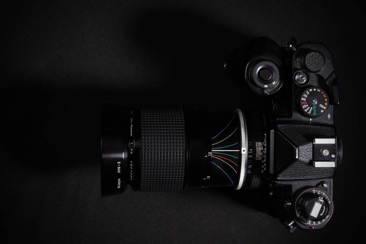 Nikon FE mit AIS Nikkor 43-86/3.5