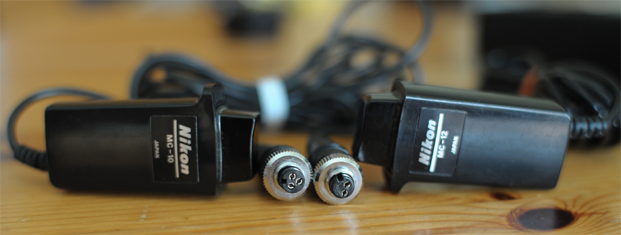 Nikon MC-10 (3-pol) und MC-12 (2-pol)