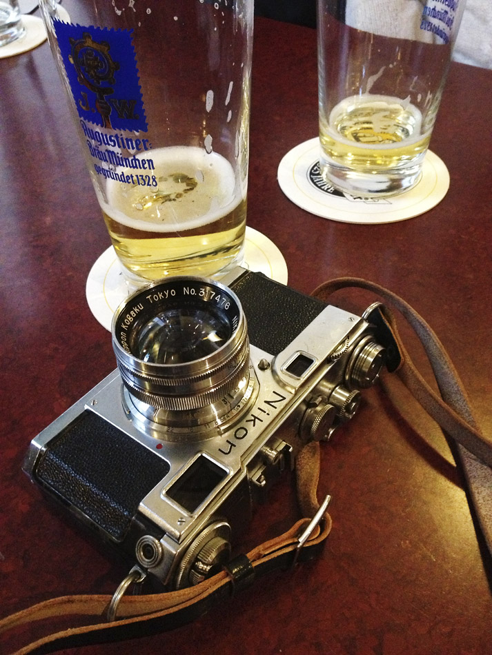 Nikon S2 auf Tisch