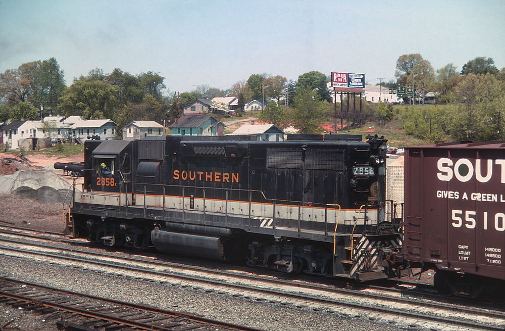 NorthCarolina 1981 0003a-f: Southern railways in Winston-Salem; scan von Kodachrome 25 mit Canoscan 9000F