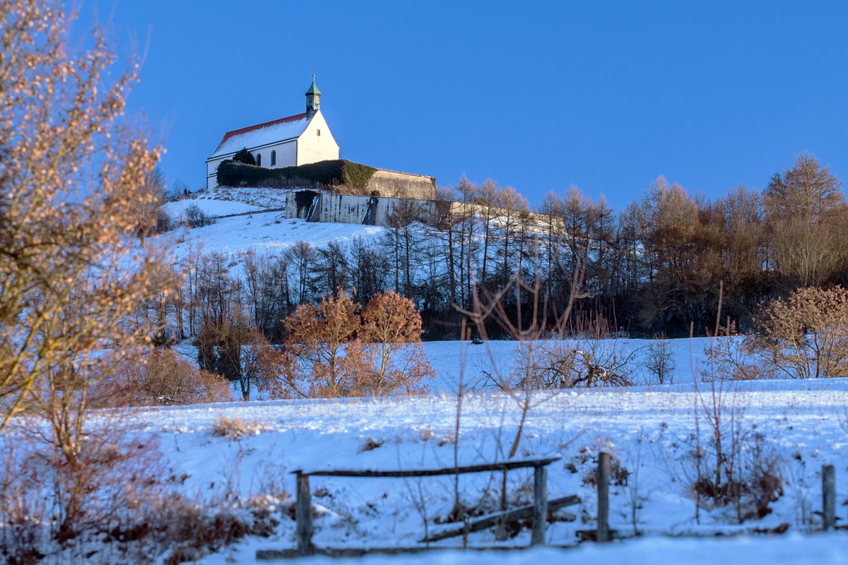 Oben stehet die Kapelle