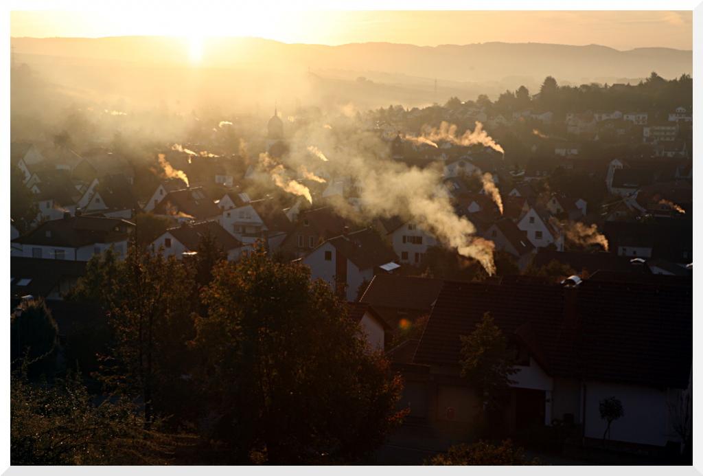 Oktobermorgen

Mit der 5D volle Granate in die Sonne.