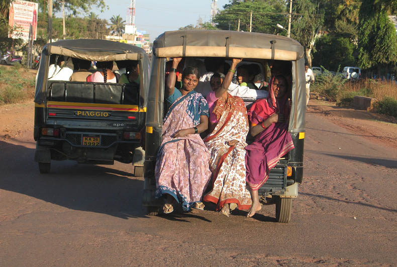 On the road from Hubli to Hampi (Karnataka)