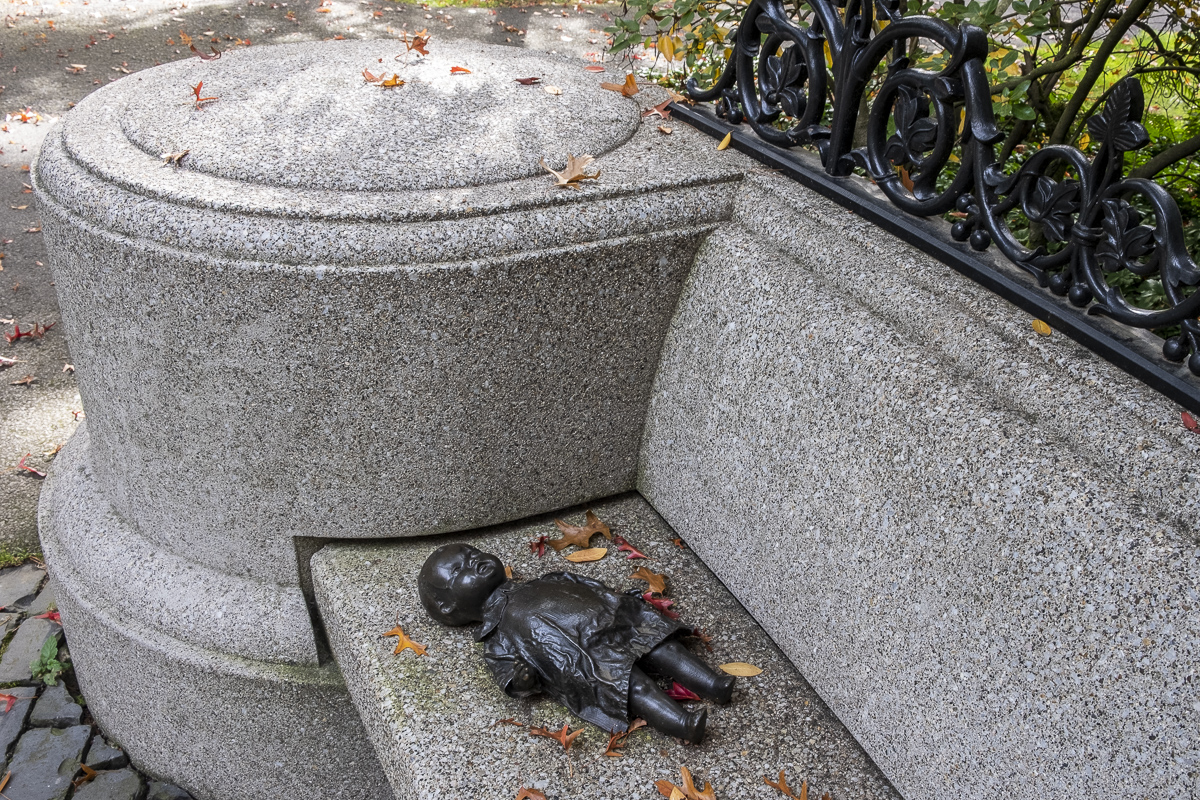 Oregon Holocaust Memorial 7.jpg