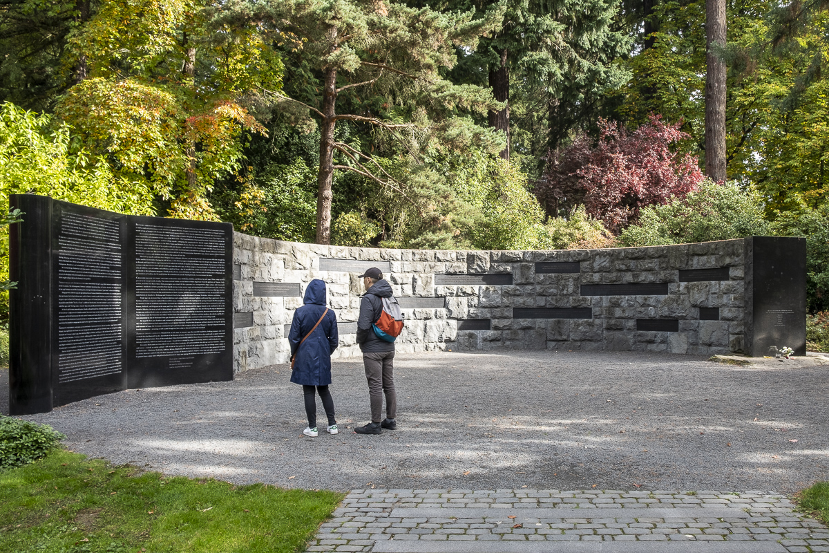 Oregon Holocaust Memorial 8.jpg