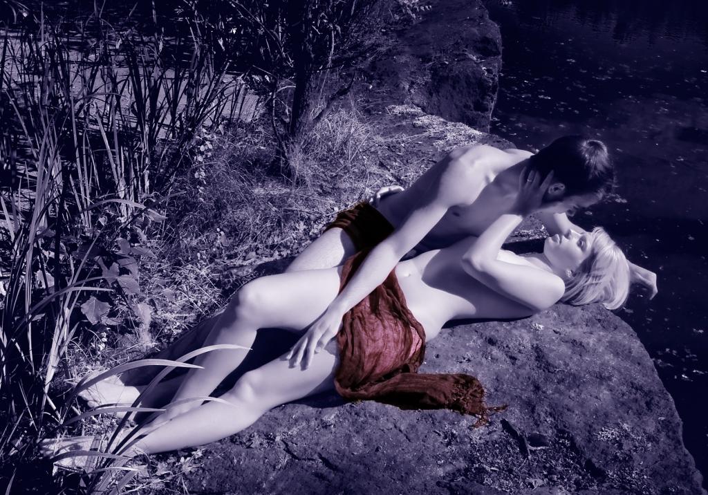 Outdoor romance BW