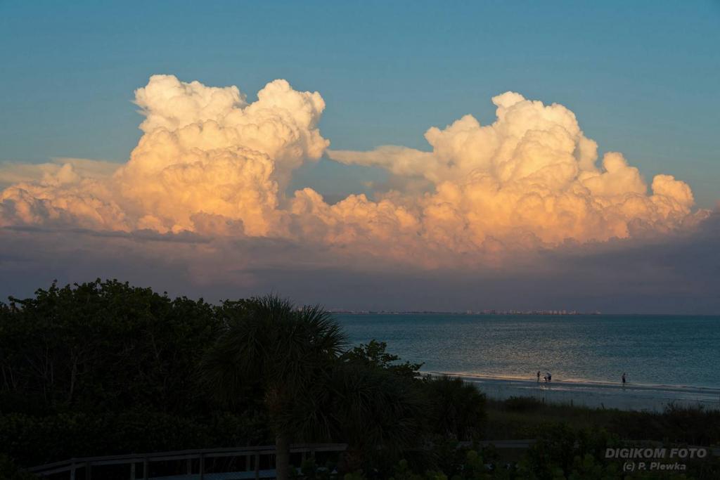 P12 1125
Wolken über Ft. Myers Beach