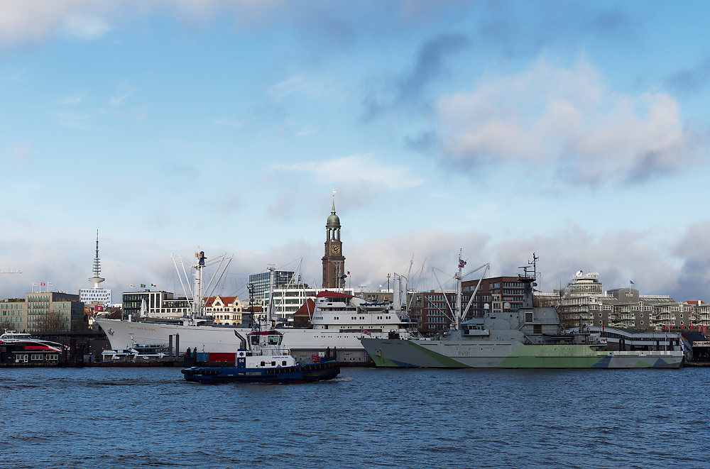 P281 HMS Tyne.jpg