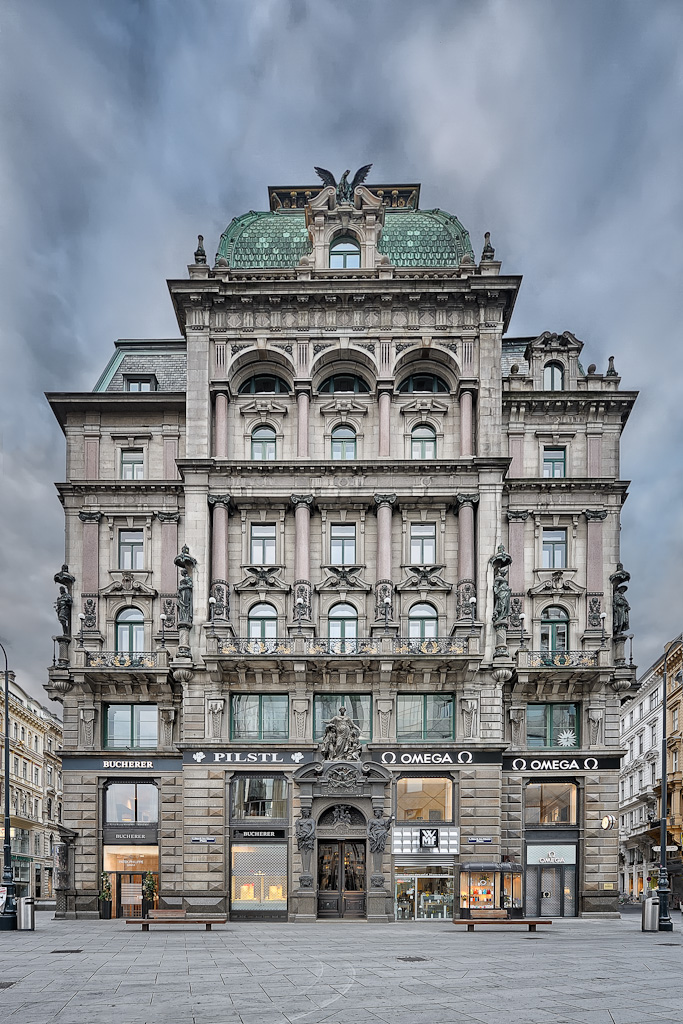Palais Equitable 001
